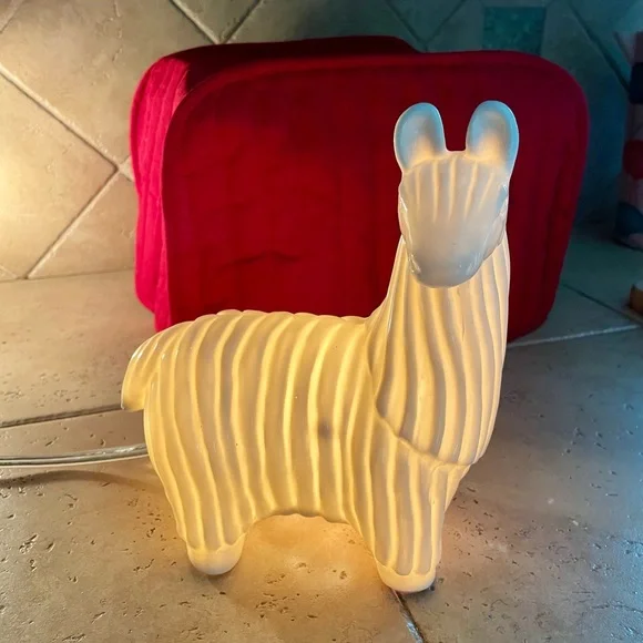Llama lamp - Picture 8 of 10